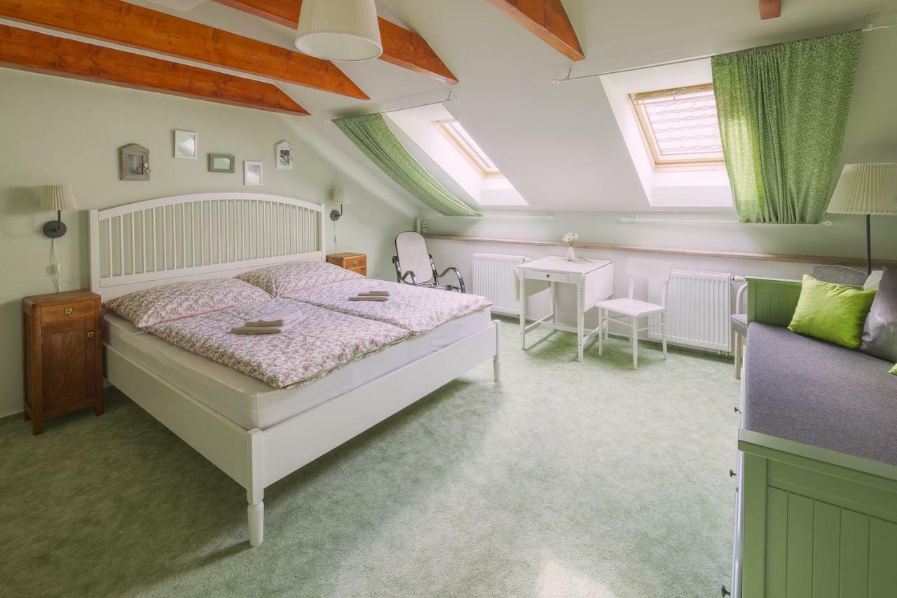 Zeleny Statek Apartment Bzova Luaran gambar