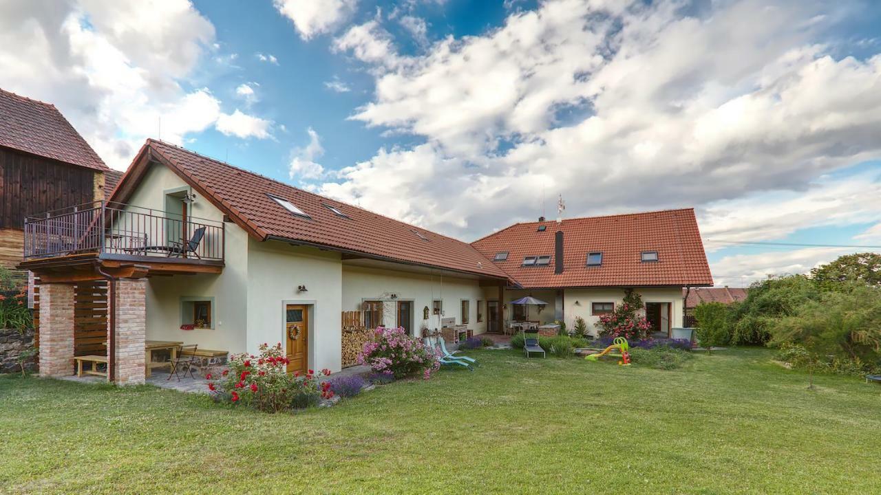 Zeleny Statek Apartment Bzova Luaran gambar