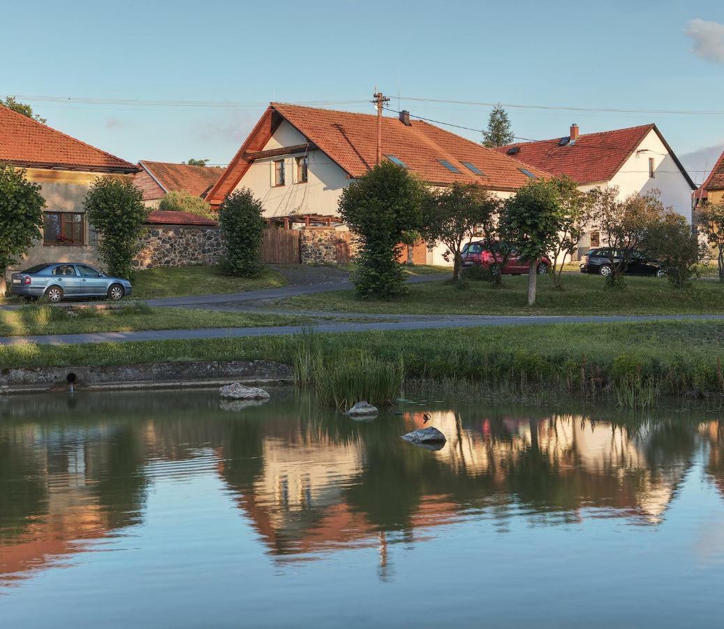 Zeleny Statek Apartment Bzova Luaran gambar